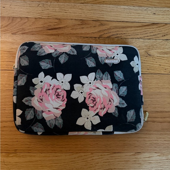Kayond Handbags - Floral Laptop Sleeve